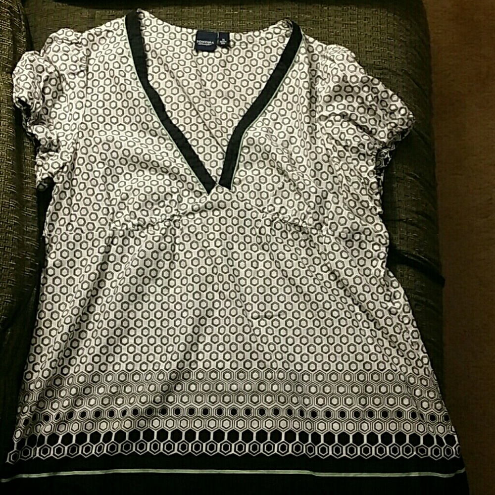 Lightweight Sonoma top